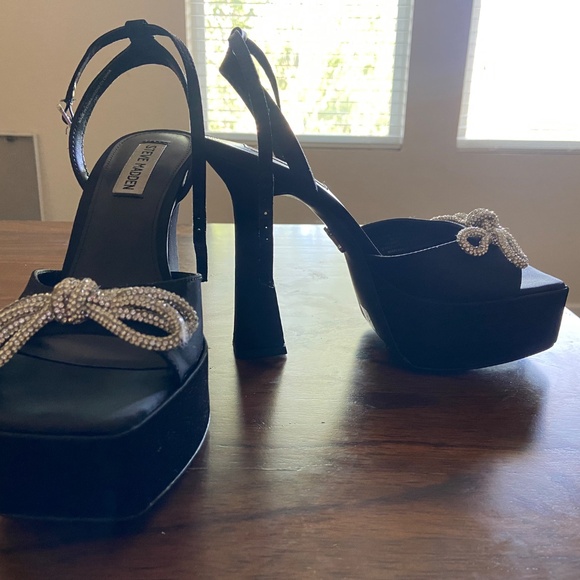 Steve Madden Black Satin Platform Heels with Silver Bow Accents “Darla” - Picture 8 of 8